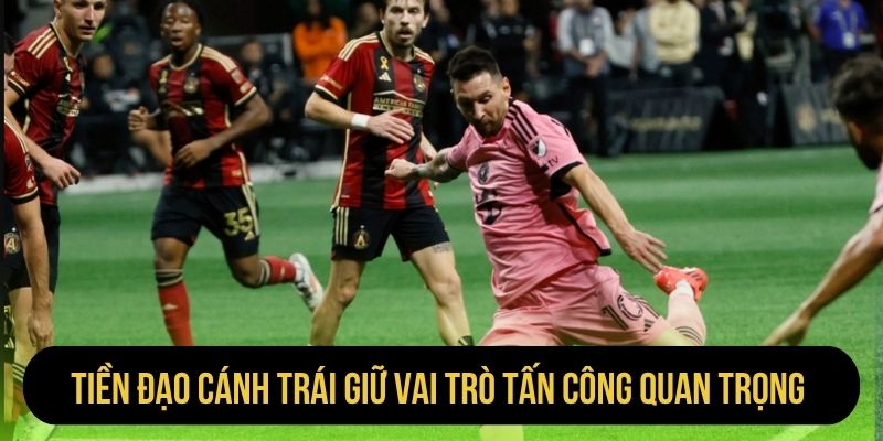 Tiền đạo cánh trái giữ vai trò tấn công quan trọng